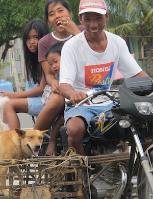 dog-rabies-vaccination-Philippines-family